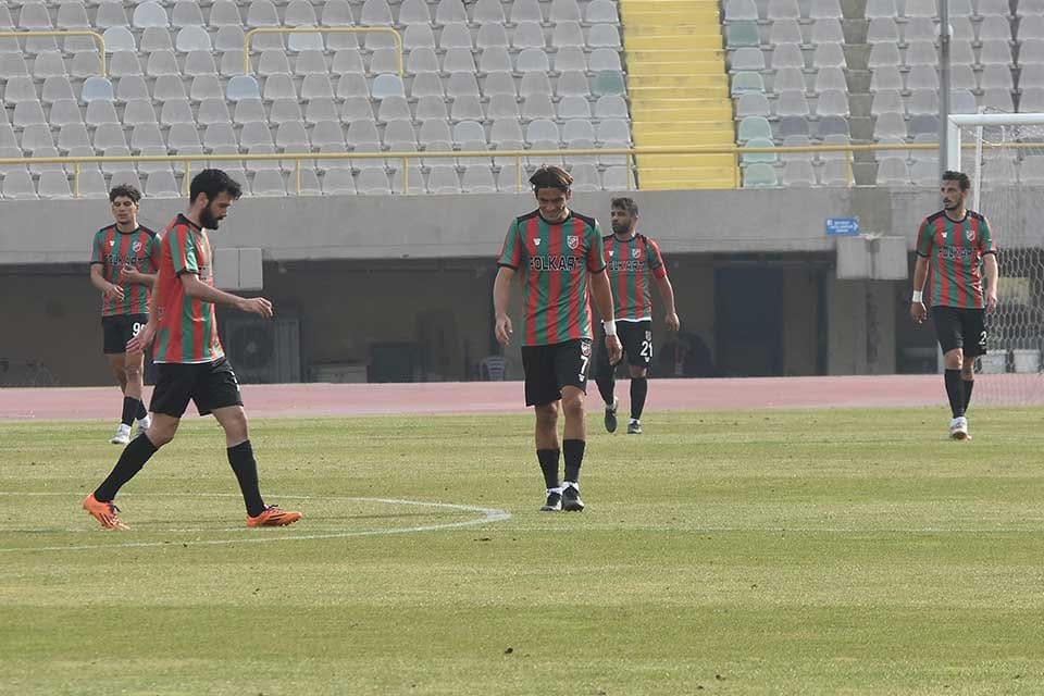 TFF 3'&uuml;nc&uuml; Lig 3'&uuml;nc&uuml; Grup'ta alt sıralardan kurtulamayan Karşıyaka, i&ccedil;