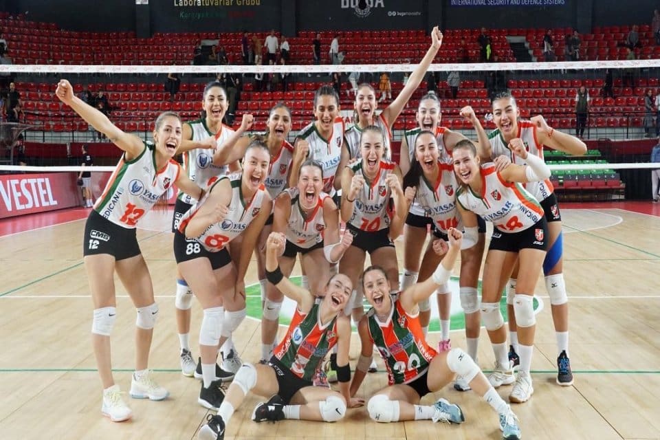 Kadınlar Voleybol 1'inci Ligi'nde ge&ccedil;en sezon Play-Off'ta final grubuna kalan