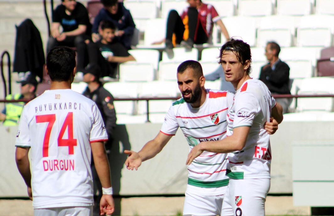 İlk yarıda 17 maçta 8 galibiyet, 5 beraberlik, 4 mağlubiyetle