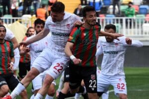 TFF 3&rsquo;&uuml;nc&uuml; Lig 3&rsquo;&uuml;nc&uuml; Grup&rsquo;ta alt sıralardan kurtulmaya &ccedil;alışan Karşıyaka,