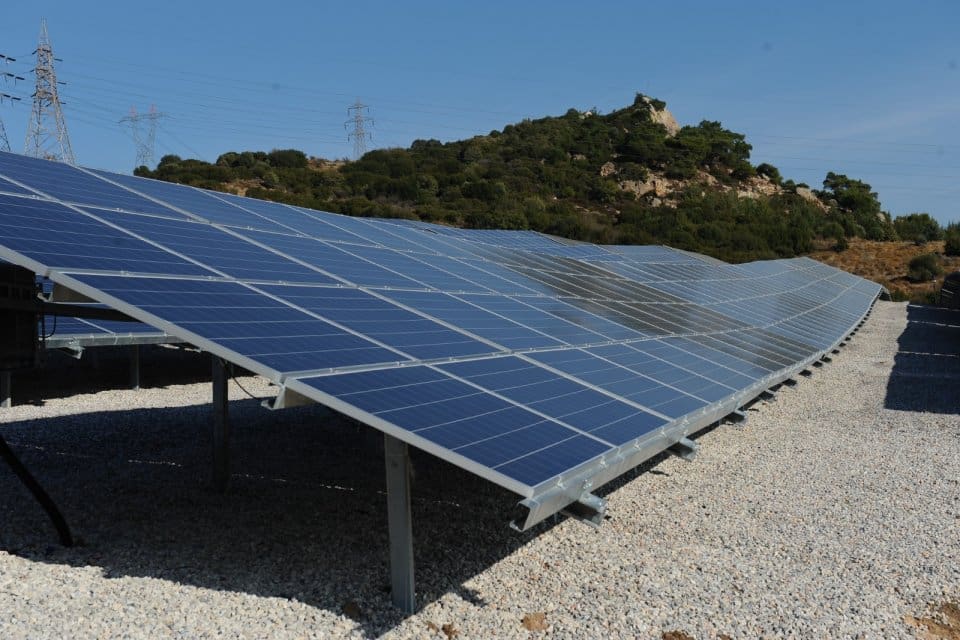 Yamanlar Dağı eteklerinde bulunan g&uuml;neş tarlası kapasitesini ge&ccedil;tiğimiz 2 yıl