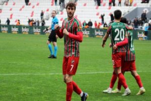 TFF 3'üncü Lig 1'inci Grup'ta zirveyle arasındaki puan farkını kapatmaya