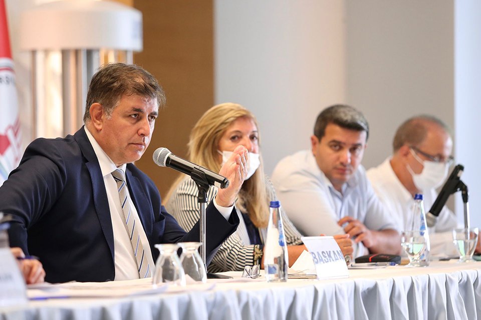 Karşıyaka Belediyesi Temmuz ayı Meclis toplantısında İstanbul Sözleşmesi tartışması yaşandı.