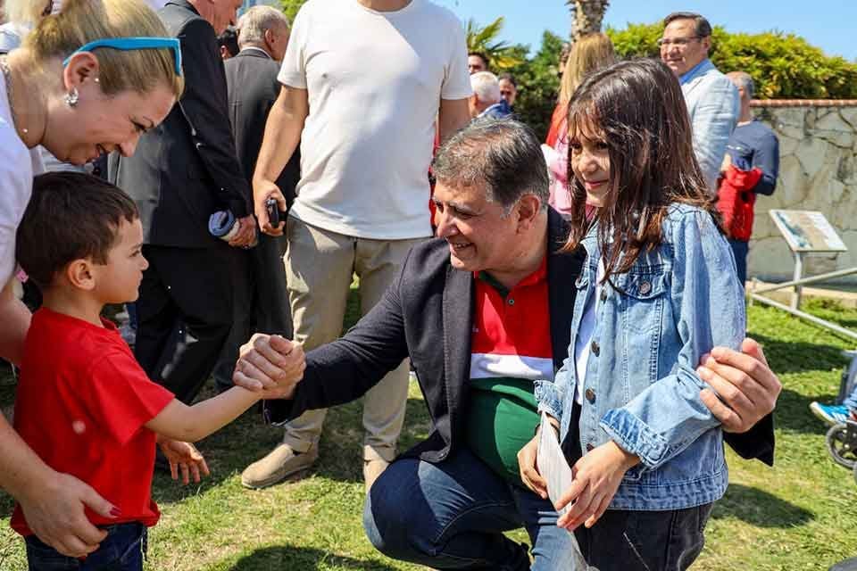 B&uuml;y&uuml;k &Ouml;nder Mustafa Kemal Atat&uuml;rk&rsquo;&uuml;n d&uuml;nya &ccedil;ocuklarına armağan ettiği 23