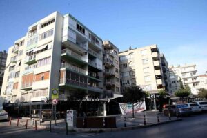İZMİR'in Karşıyaka ilçesinde bulunan ve dolgu zemine inşa edildiği için