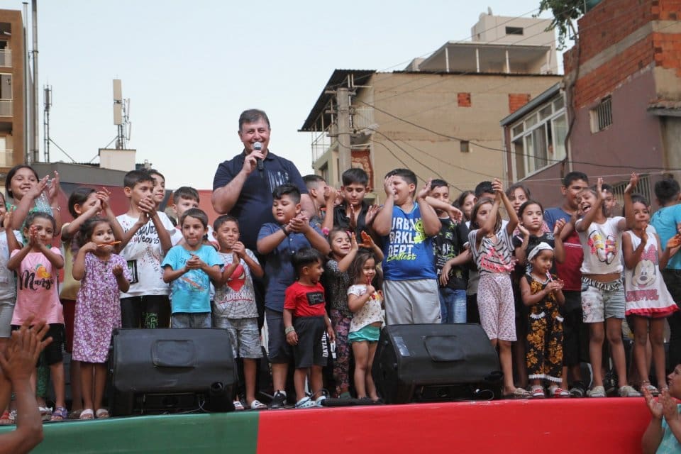 Karşıyaka Belediyesi tarafından &Ouml;rnekk&ouml;y Mahallesi'nde Kurban Bayramı'nın son g&uuml;n&uuml; d&uuml;zenlenen