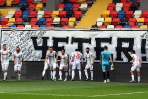 TFF 3'üncü Lig 3'üncü Grup'ta alt sıralardan kurtulmaya çalışan Karşıyaka,