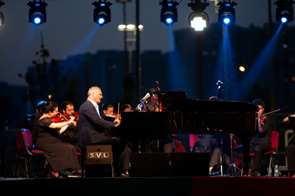 Karşıyaka Oda Orkestrası (KODA) ve Kerem Görsev Trio, dün akşam