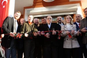 İzmir B&uuml;y&uuml;kşehir Belediyesi Başkan Vekili Mustafa &Ouml;zuslu, Karşıyaka Spor Kul&uuml;b&uuml;&rsquo;n&uuml;n