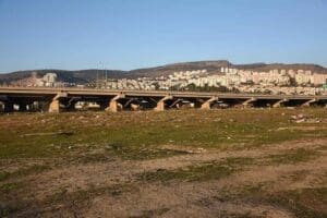 Karşıyaka&nbsp;taraftarlarının yıllardır kul&uuml;b&uuml;n kuruluş yılı olan 1912'ye ithafen D&uuml;nya Karşıyakalılar