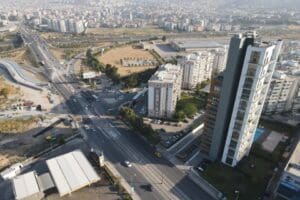İzmir B&uuml;y&uuml;kşehir Belediyesi tarafından yapımı s&uuml;ren &Ccedil;iğli Tramvay Hattı&rsquo;nın Karşıyaka