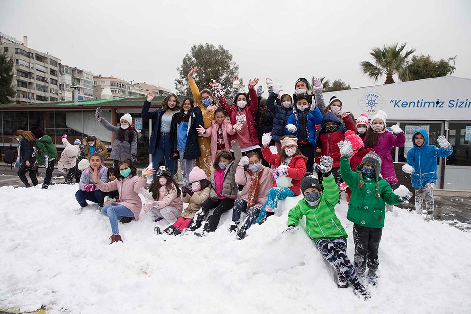 Kent merkezinde yaşayan ve pandemi nedeniyle sıkıntılı günler geçiren çocukların