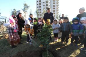 Karşıyaka Belediye Başkanı Dr. Cemil Tugay, belediyeye bağlı olarak faaliyet