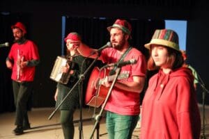 Karşıyaka Belediyesi, il&ccedil;enin d&ouml;rt bir yanında &ccedil;ocukları k&uuml;lt&uuml;r ve sanat