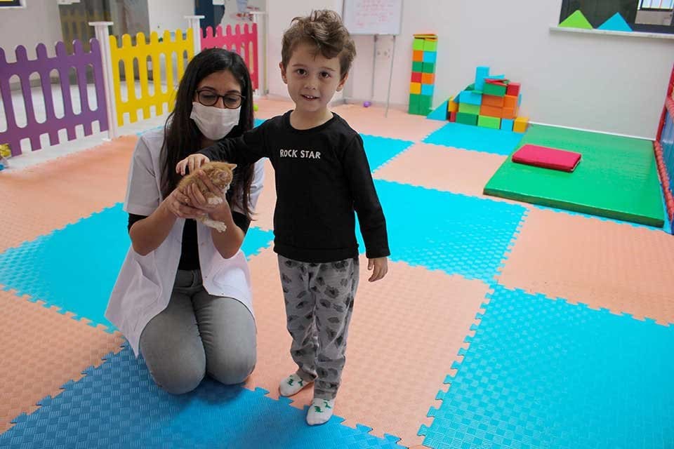 Karşıyaka Belediyesi Veteriner İşleri M&uuml;d&uuml;rl&uuml;ğ&uuml; ekibi, Karşıyaka Belediyesi b&uuml;nyesindeki anaokullarında