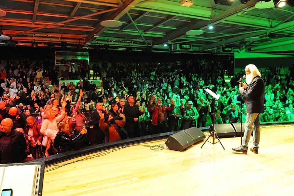 Vatandaşların da ilgiyle takip ettiği konserde Suat Taşer Sanat Merkezi&rsquo;nde
