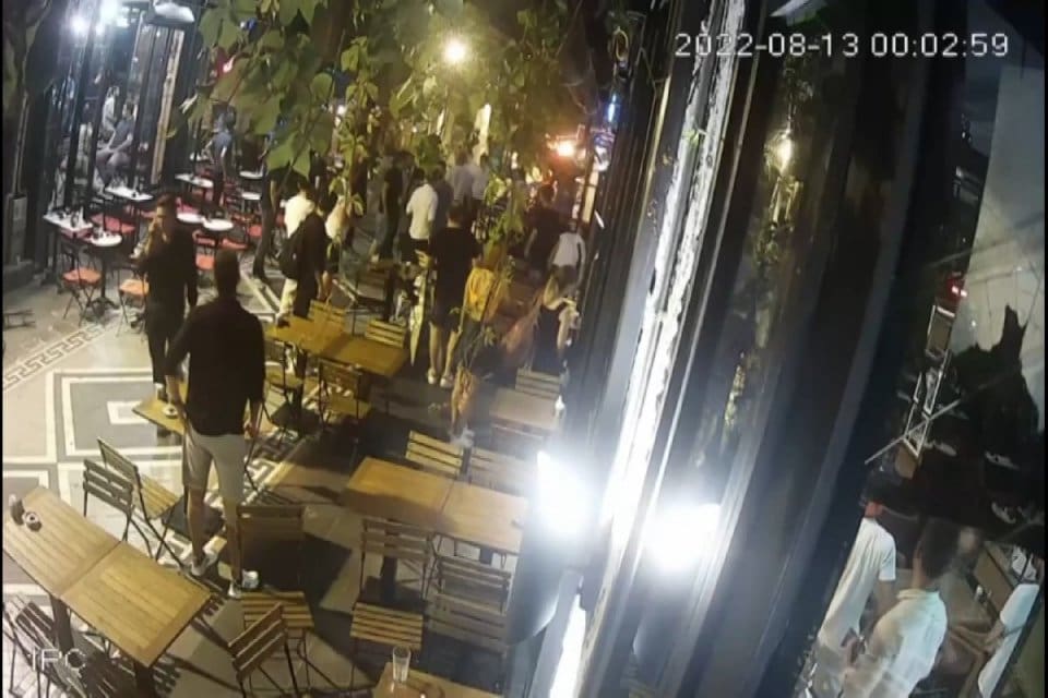 Kadık&ouml;y&rsquo;de Mihriban Ardu&ccedil;, kafede silahlı saldırı sonucu &ouml;ld&uuml;r&uuml;ld&uuml;. Olay saat