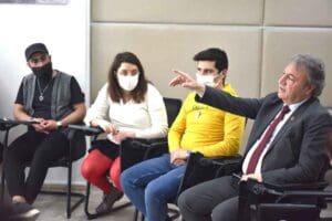 Proje ve &ccedil;alışmalarını toplumun t&uuml;m kesimlerinin g&ouml;r&uuml;şlerini alarak, ortaya konan