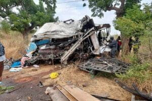 Senegal'de iki otob&uuml;s &ccedil;arpıştı. Meydana gelen trafik kazasında 40 kişi