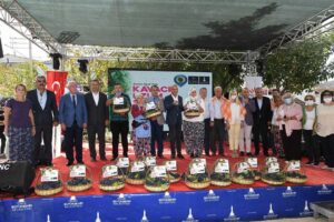 Karabağlar Belediyesi tarafından düzenlenen ve 2 gün sürecek Üzüm Festivali