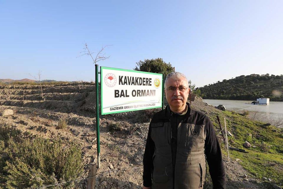 İzmir'in Seferihisar il&ccedil;esi Kavakdere Baraj G&ouml;l&uuml; etrafındaki yaklaşık 4 kilometrelik