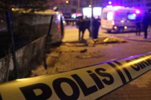 Olay, dün saat 18.00 sıralarında İnkılap Mahallesi Buca Şirinyer Parkı’nda