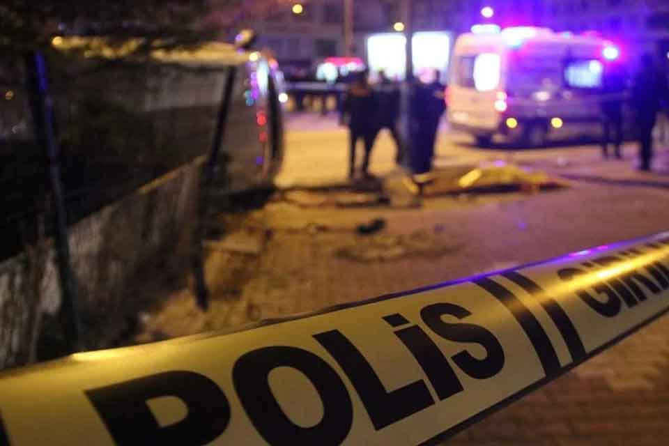 Olay, dün saat 18.00 sıralarında İnkılap Mahallesi Buca Şirinyer Parkı’nda