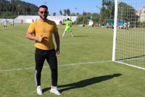 İzmir'in Foça ilçesinde Talip Yılmaz, kavga eden alkollü iki kişiyi