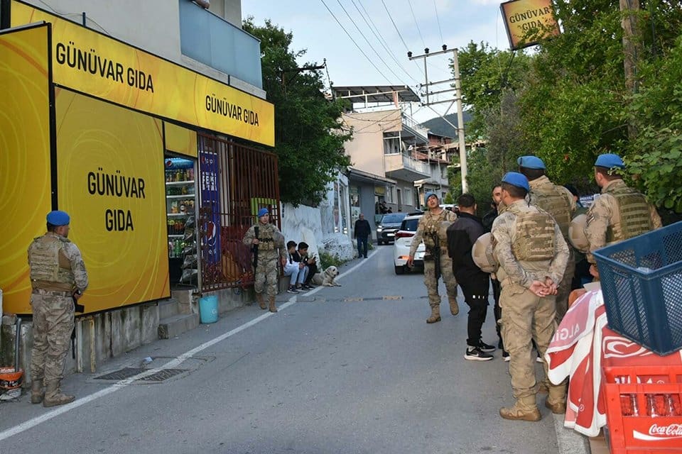 Olay, Kavaklıdere Mahallesi Kavaklıdere Caddesi'nde Şahan &Ouml;zmen'e ait markete 5