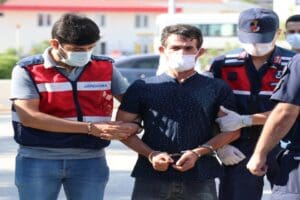 Denizli'nin Honaz il&ccedil;esinde, boşanma aşamasındaki eşi Aydın Adlım'daki (48) &ccedil;ocuklarını