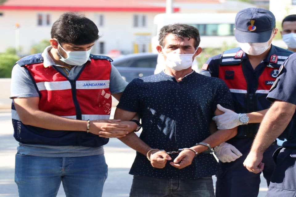 Denizli'nin Honaz il&ccedil;esinde, boşanma aşamasındaki eşi Aydın Adlım'daki (48) &ccedil;ocuklarını