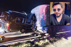 Amasya'daki trafik kazasında yaşamını yitiren Tolga G&uuml;lery&uuml;z'&uuml;n cenazesi İzmir'de defnedildi.