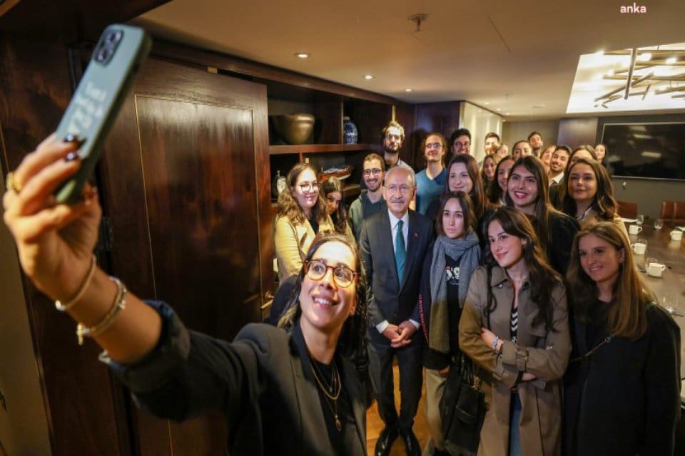 CHP Genel Başkanı Kemal Kılı&ccedil;daroğlu, İngiltere&rsquo;de yaşayan T&uuml;rk iş insanları