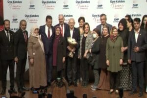 CHP Genel Başkanı Kemal Kılı&ccedil;daroğlu, İstanbul Sultanbeyli&rsquo;de yeni &uuml;ye katılım