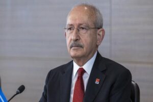 CHP Genel Başkanı Kemal Kılı&ccedil;daroğlu, yeniden siyasete d&ouml;n&uuml;ş sinyalleri veren