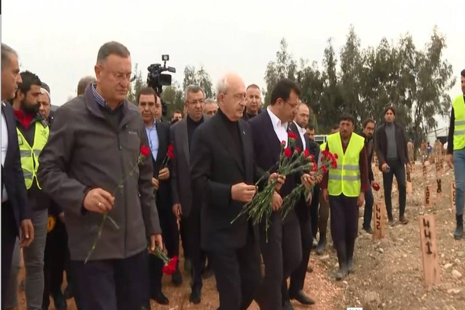 Cumhuriyet Halk Partisi Genel Başkanı Kemal Kılı&ccedil;daroğlu, Hatay'da kimsesizler mezarlığını