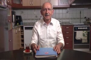 Sosyal medya hesabından 'vakti geldi' ifadelerini kullanarak yaptığı paylaşımda saat