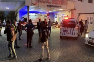 İzmir'in Kemalpaşa il&ccedil;esinde sokakta tartıştığı H.B., tarafından kalbinden bı&ccedil;akla yaralanan