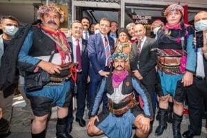 İzmir B&uuml;y&uuml;kşehir Belediye Başkanı Tun&ccedil; Soyer 9 Eyl&uuml;l kutlamaları kapsamında