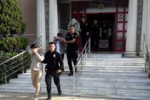 Aydın'da, kendilerini emlak&ccedil;ı olarak tanıtıp, devre m&uuml;lklerini y&uuml;ksek fiyatla satacaklarını