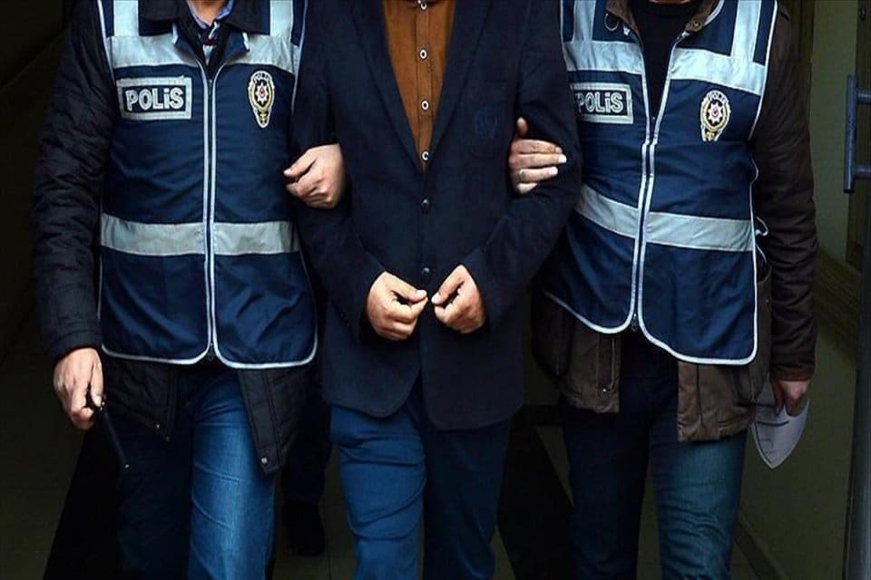 Konya'da 3 şahıs, bir vatandaşa Hızır, Mehdi ve Turabi olduklarını,