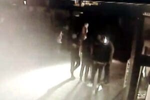 Esenyurt'ta kendilerini polis olarak tanıtan &uuml;&ccedil; kişinin, kimliğinin sahte olduğunu