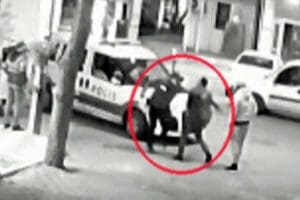 İzmir'in Bornova il&ccedil;esinde M.G. (33), kendisini uyaran polis memuru Erol