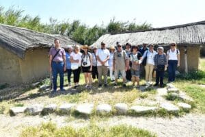 İzmir B&uuml;y&uuml;kşehir Belediyesi tarafından d&uuml;zenlenen &uuml;cretsiz kent turlarıyla İzmirliler yaşadıkları
