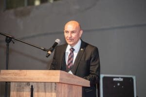 İzmir B&uuml;y&uuml;kşehir Belediyesi birinci ve ikinci etapta 817 bağımsız birimi