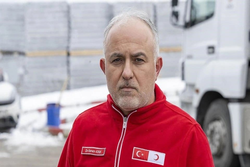 Depremin ardından &ccedil;adır satmasıyla g&uuml;ndemden d&uuml;şmeyen Kızılay Başkanı Kerem Kınık&rsquo;ın
