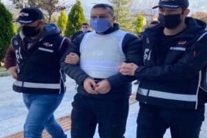 İZMİR'in &Ouml;demiş il&ccedil;esinde, hakkında 37 yıl kesinleşmiş hapis cezası bulunan