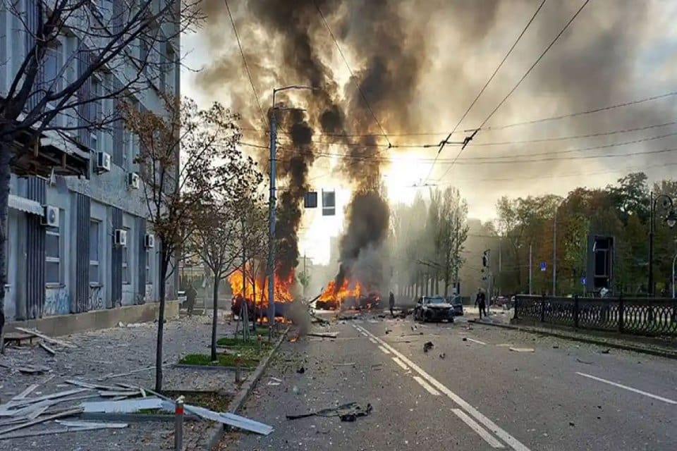 Ukrayna'nın başkenti Kiev'de patlama sesleri duyuldu. Reuters kentin kuzeyinde dumanlar
