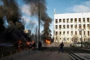 Rus g&uuml;&ccedil;lerinin sabah erken saatlerde Ukrayna&rsquo;nın başkenti Kiev&rsquo;e d&uuml;zenlediği saldırılar