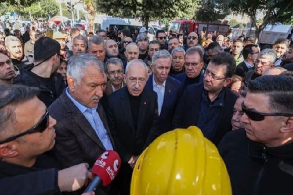 Cumhuriyet Halk Partisi (CHP) Genel Başkanı Kemal Kılı&ccedil;daroğlu, Kahramamaraş'taki depremde